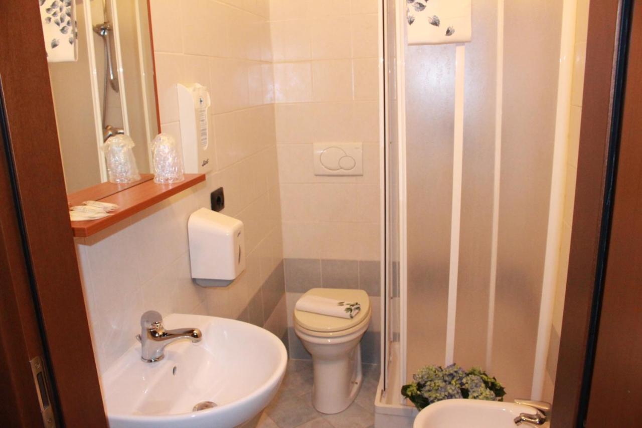 Hotel Nettuno Montecatini Terme Bagian luar foto