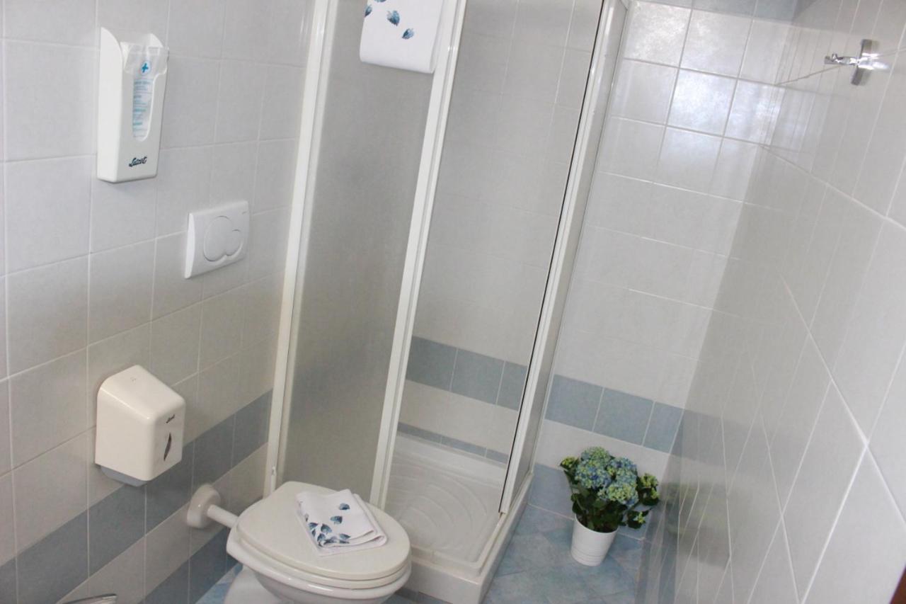 Hotel Nettuno Montecatini Terme Bagian luar foto